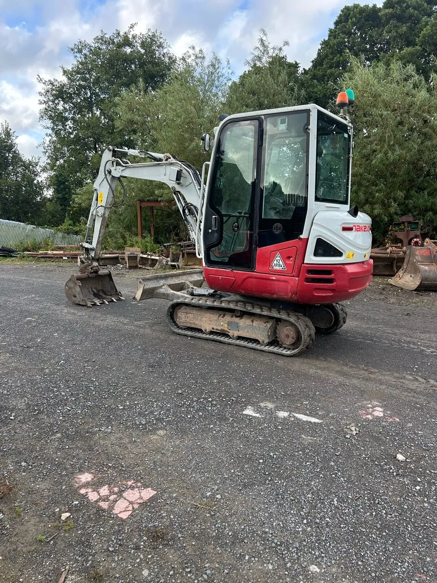 Takeuchi 230 mini digger - Image 1