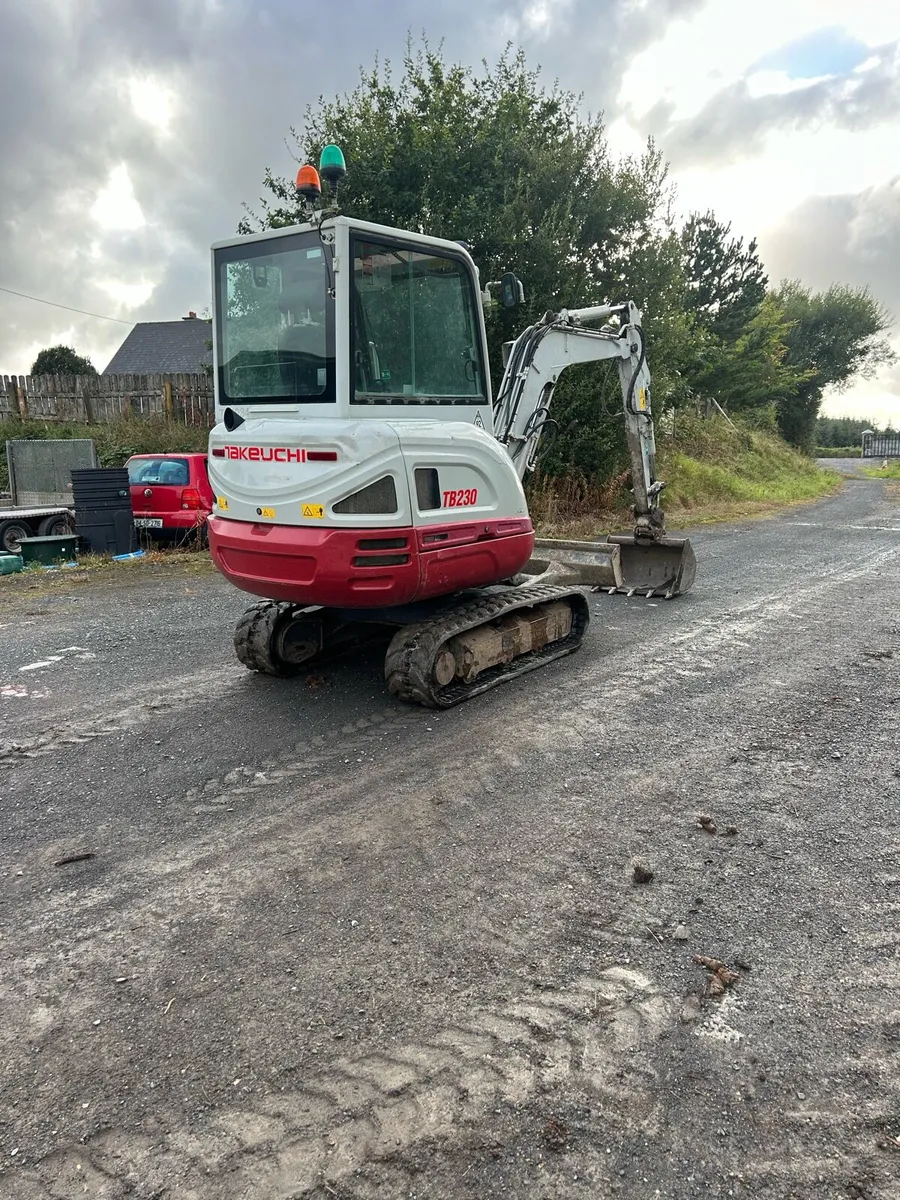 Takeuchi 230 mini digger - Image 3