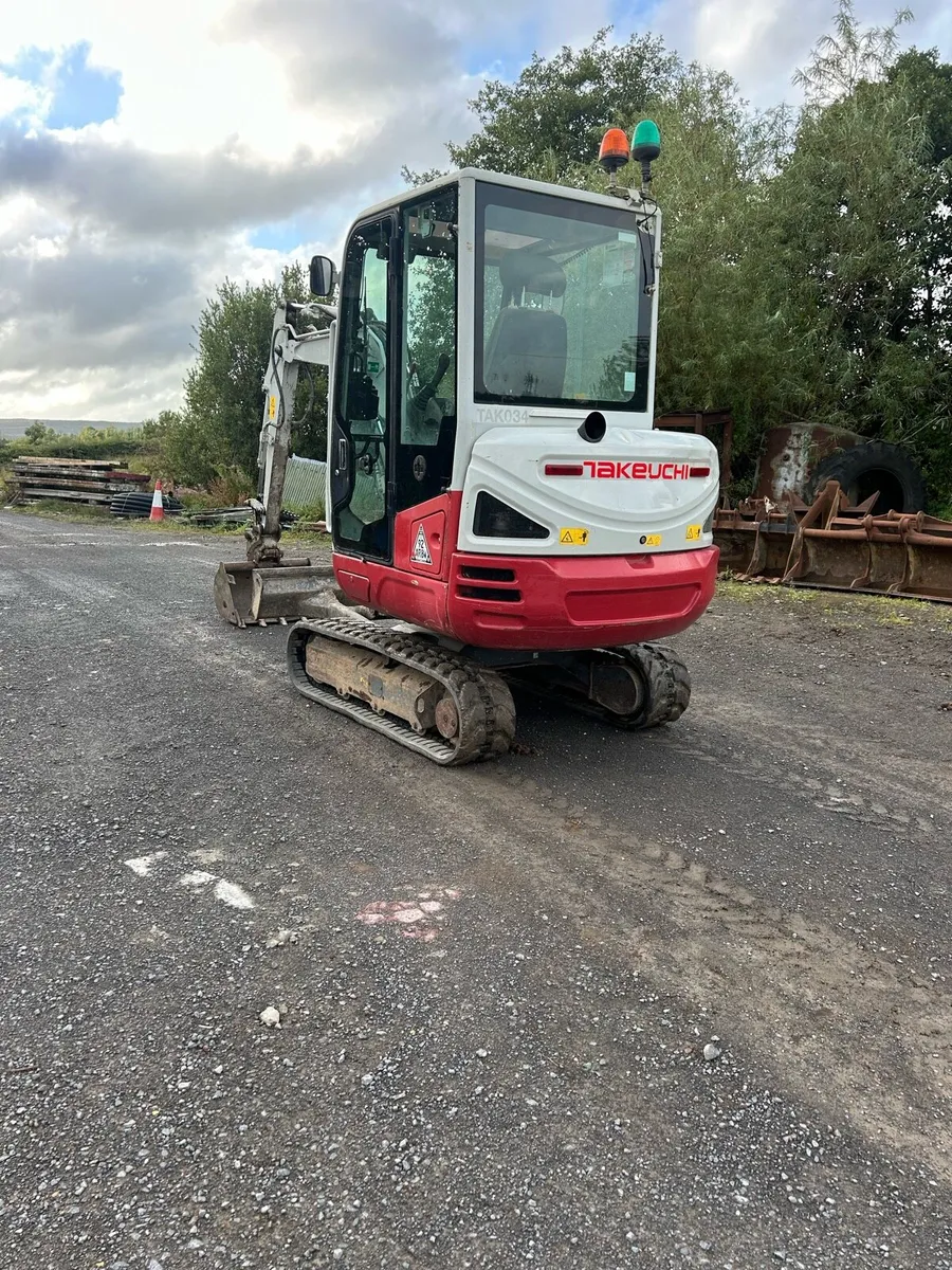 Takeuchi 230 mini digger - Image 4