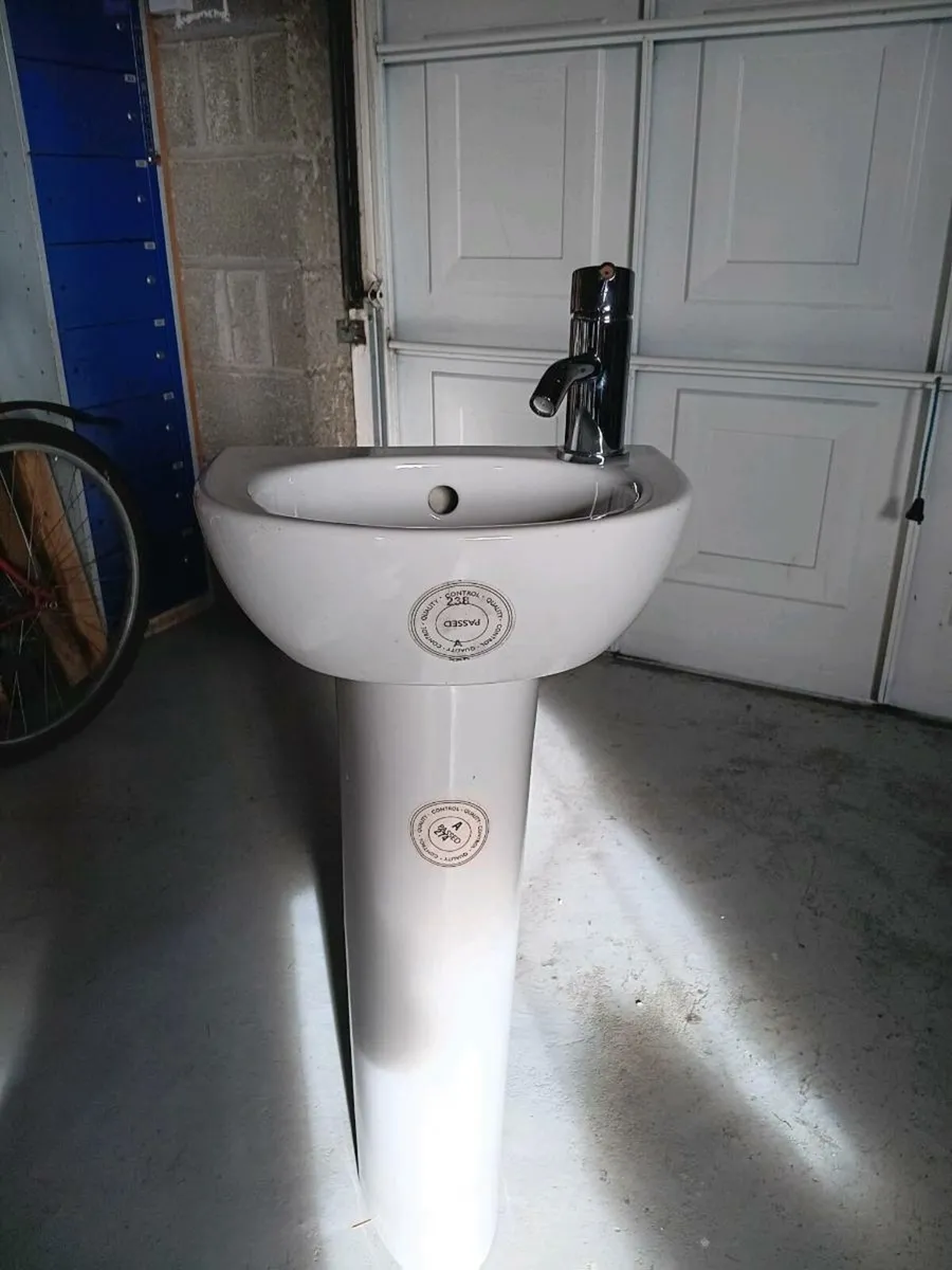 Basin, pedestal, mixer tap