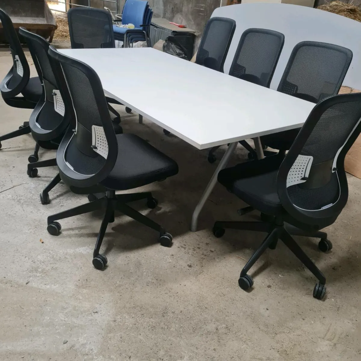 White boardroom table with 8 - Image 1