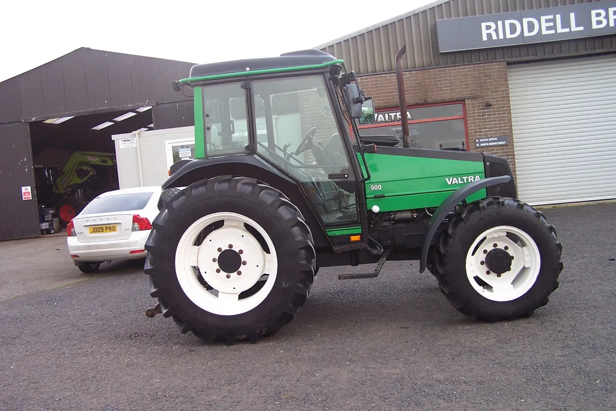 2000 Valtra 900 - Image 1