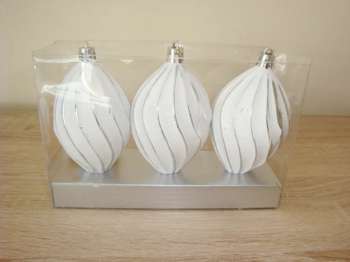 White silver droplet bauble 10cm Christmas - Image 3