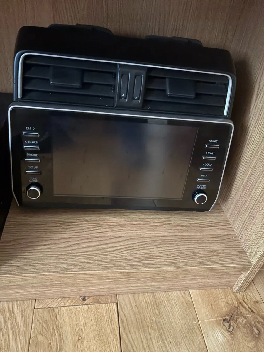 Toyota landcruiser head unit apple car play