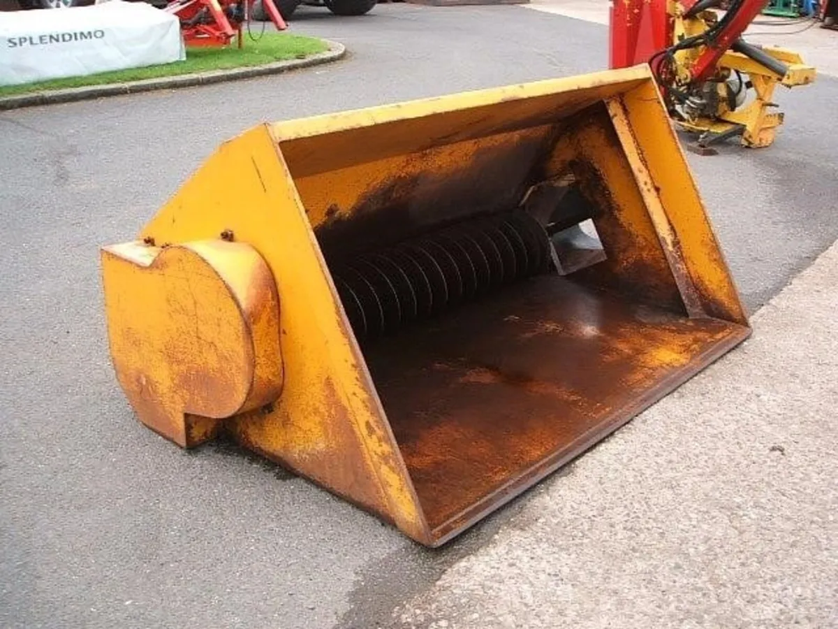 ARROWQUIP GA4 FEEDER BUCKET - Image 1