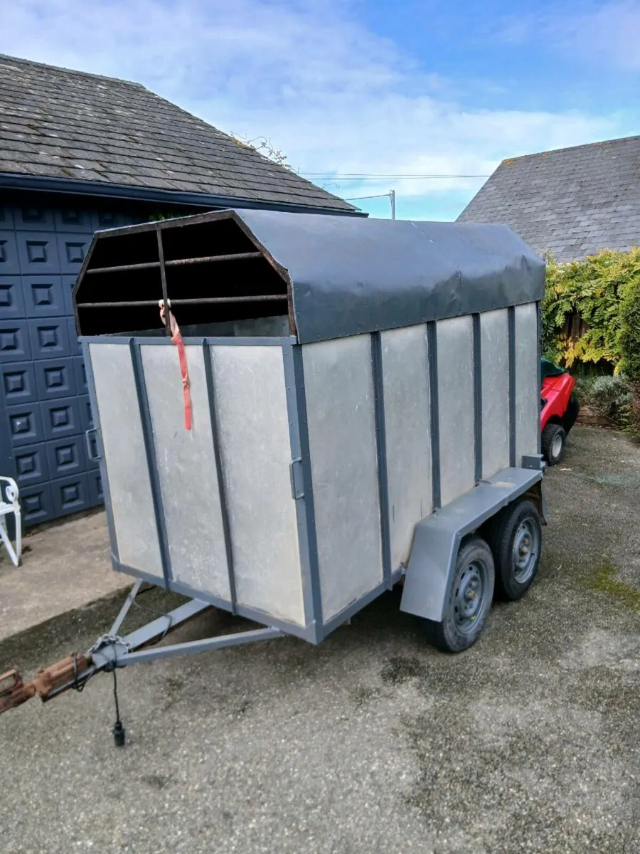 Trailer - Image 1