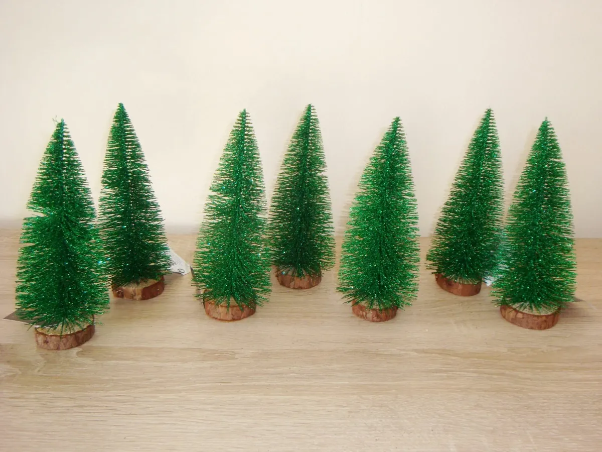 7 x Glitter bottle brush trees - GREEN - Image 1
