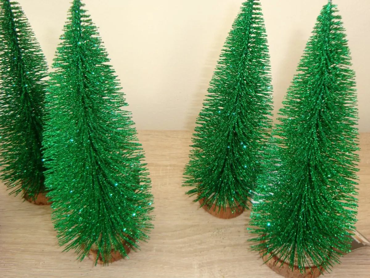 7 x Glitter bottle brush trees - GREEN - Image 2