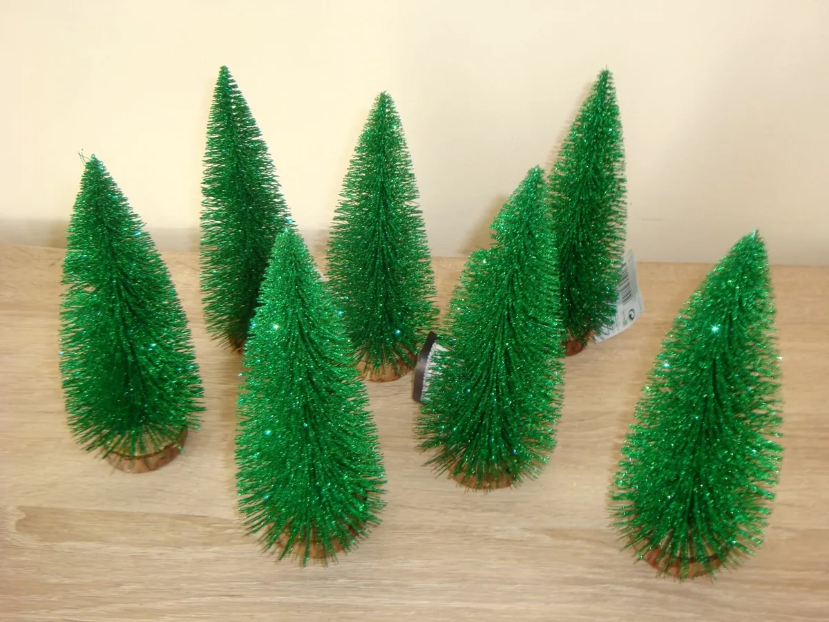 7 x Glitter bottle brush trees - GREEN - Image 4