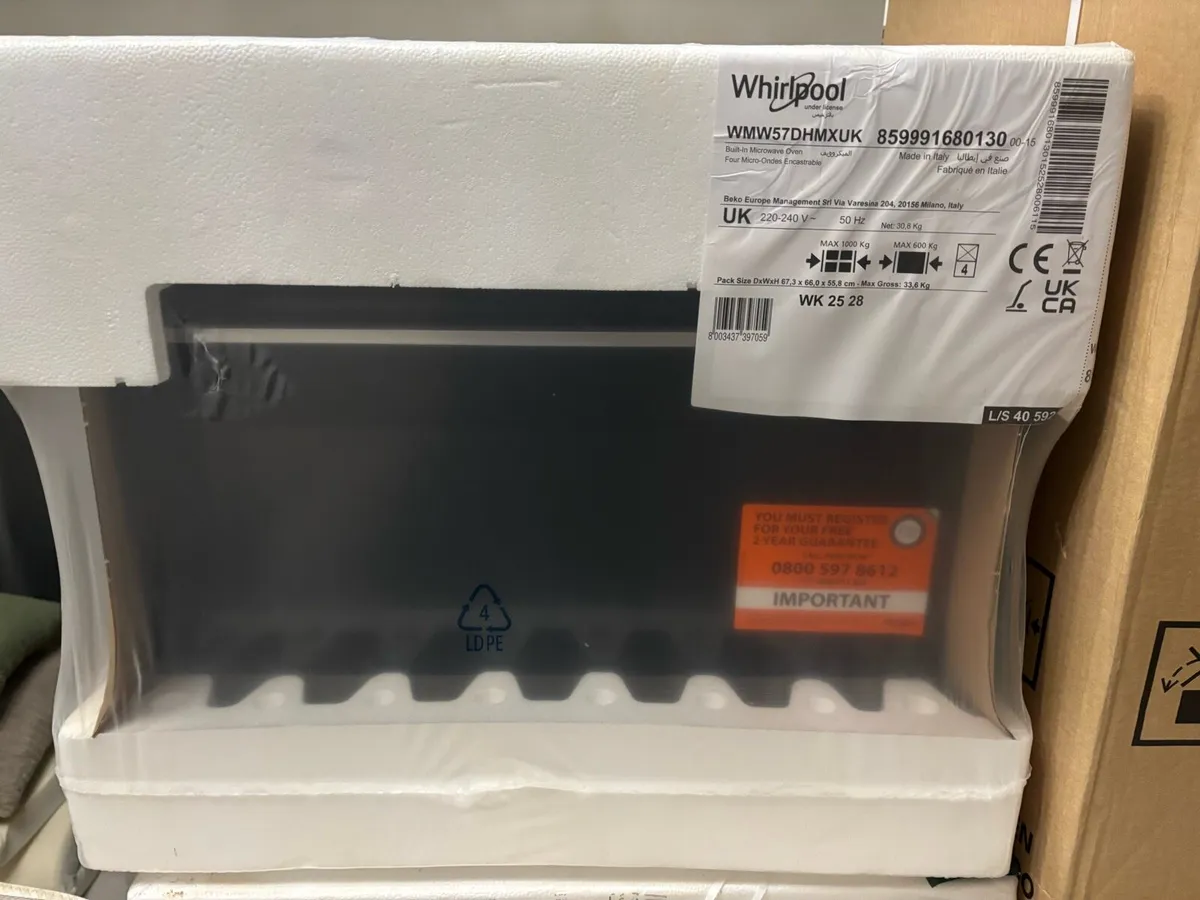 Whirlpool W5 built in microwave oven with grill - Image 2