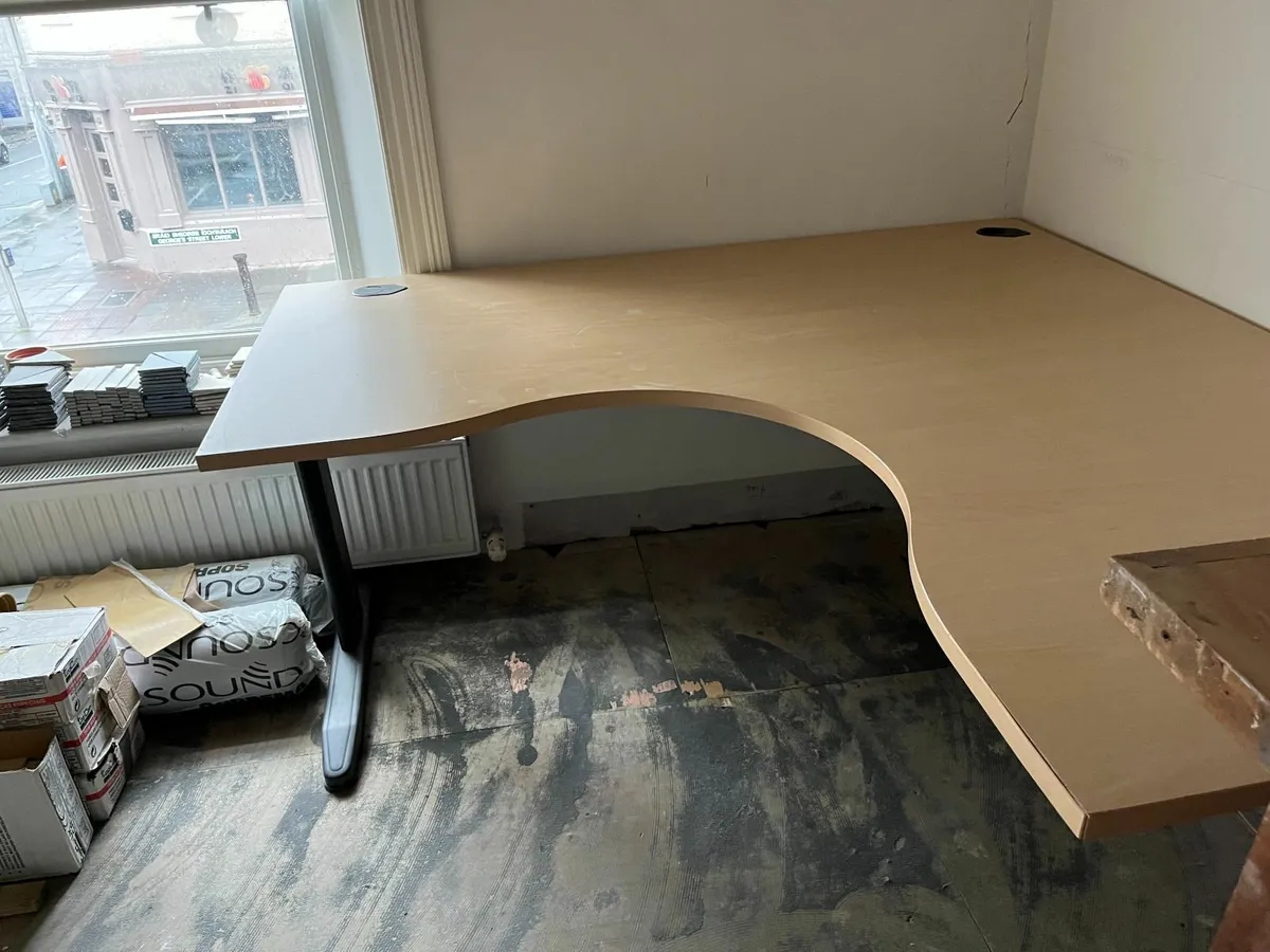 office desk - Image 2