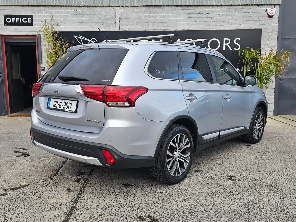 MITSUBISHI OUTLANDER // 4WD AUTOMATIC 7 SEATS - Image 4