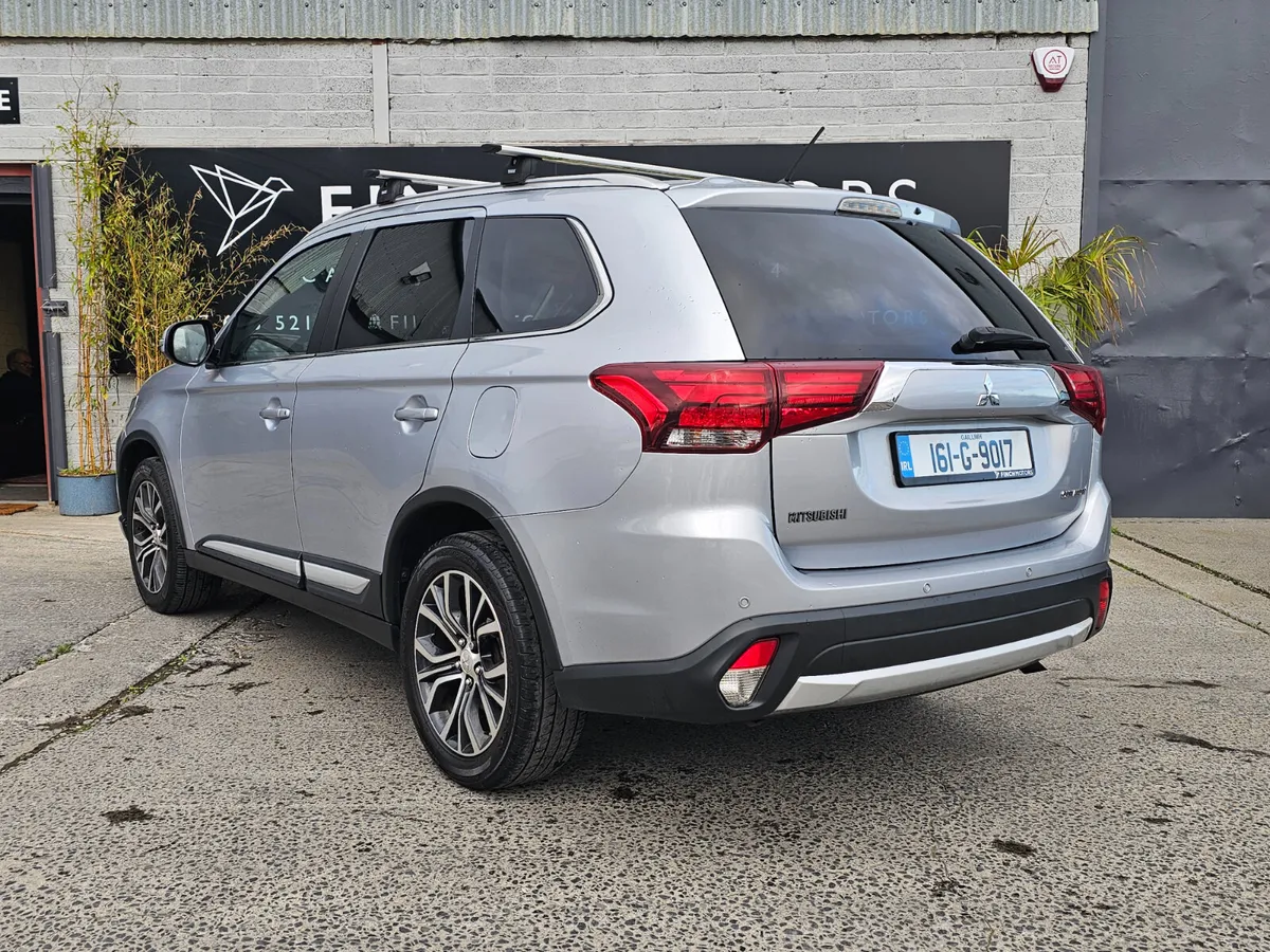 MITSUBISHI OUTLANDER // 4WD AUTOMATIC 7 SEATS - Image 2