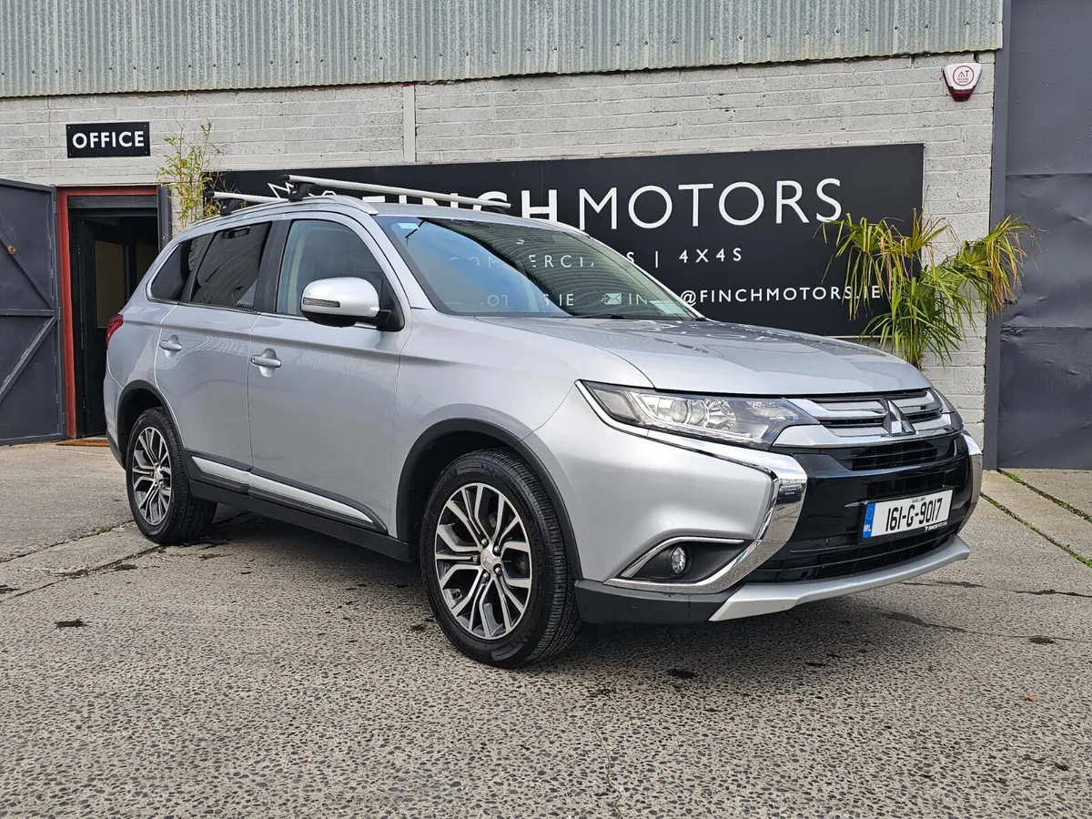 MITSUBISHI OUTLANDER // 4WD AUTOMATIC 7 SEATS - Image 1