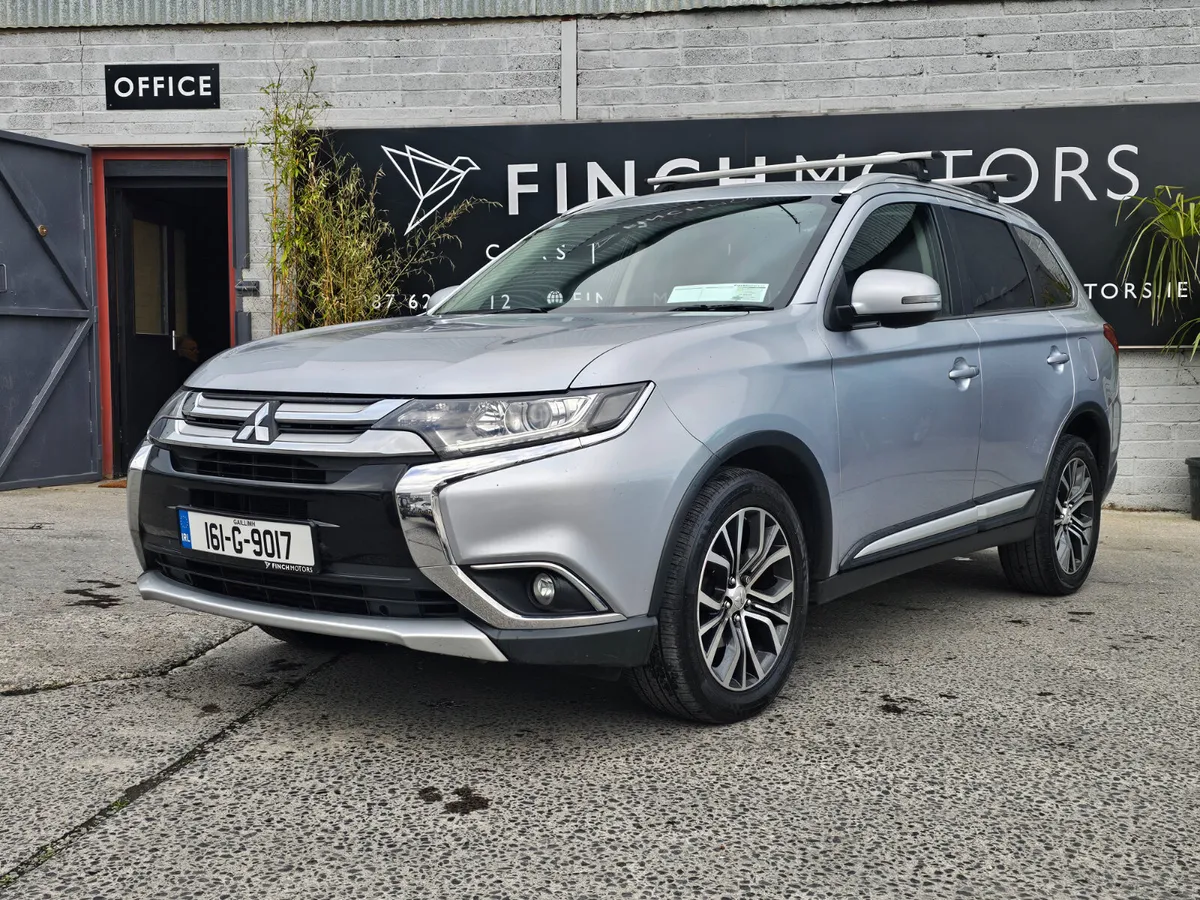 MITSUBISHI OUTLANDER // 4WD AUTOMATIC 7 SEATS - Image 3