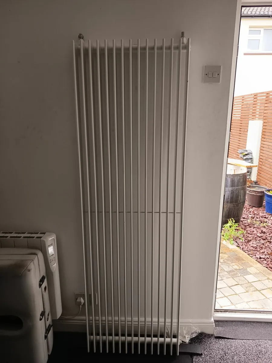 Vertical radiator - Image 1