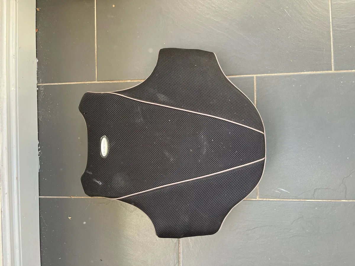 Equine body protector and riding helmet - Image 2