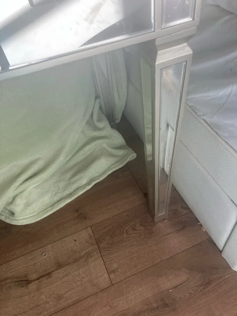 Mirror Dressing table Large FREE - Image 2
