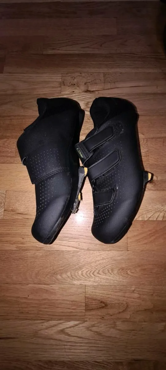 Shimano RC1 Cycling Shoes - Image 3
