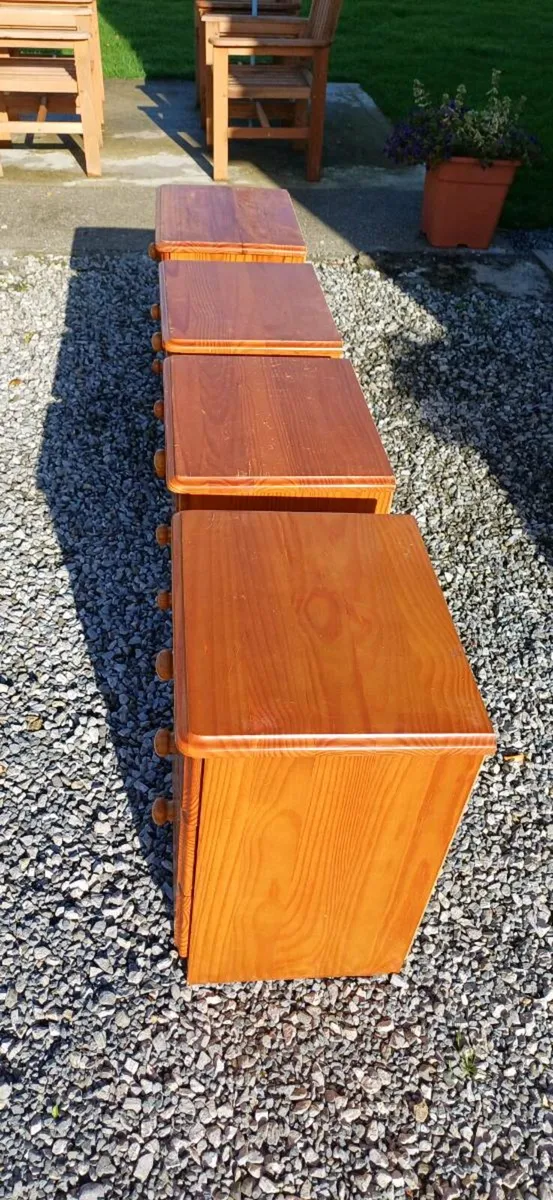 Four solid wood bedside lockers - Image 2