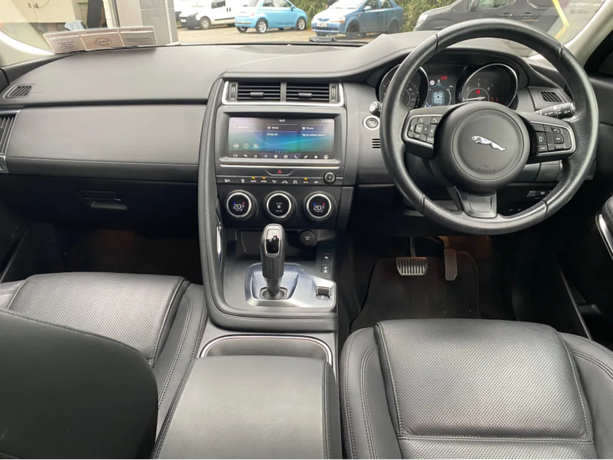 Jaguar E-Pace 2.0D 150PS AWD CHEQUERED FLAG - Image 3