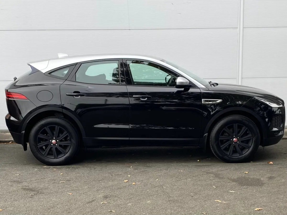 Jaguar E-Pace 2.0D 150PS AWD CHEQUERED FLAG - Image 4