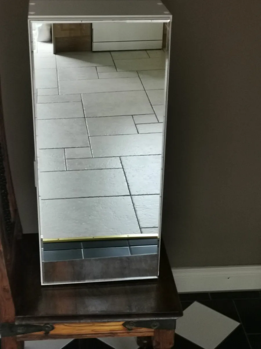 Bathroom cabinet - Image 1