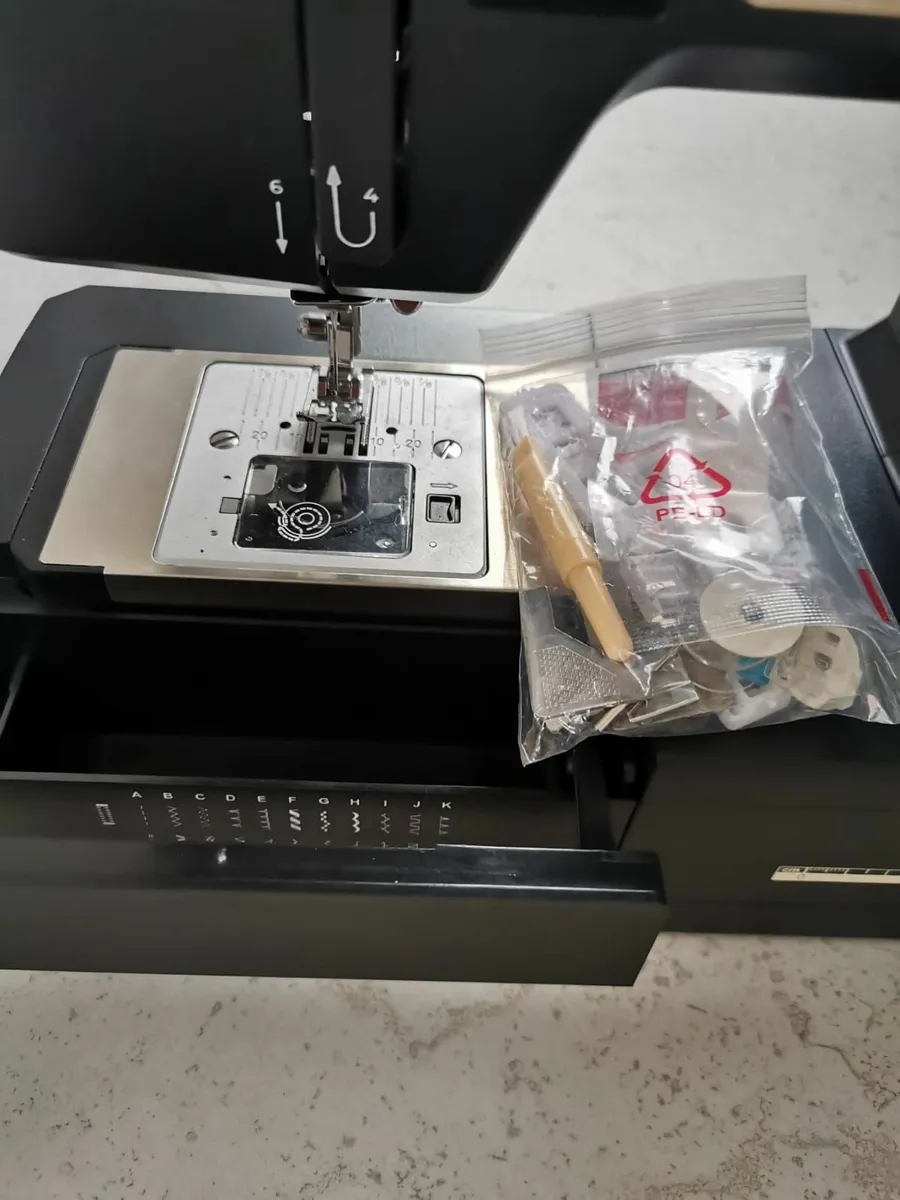 Jaguar Super Jeans SJ-34E Sewing Machine - Image 4