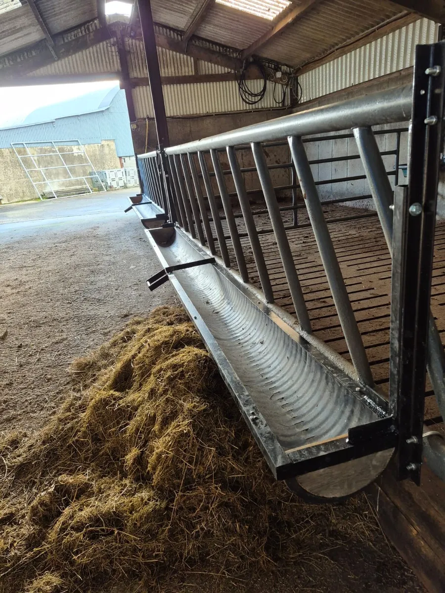 Swing down troughs - Image 1