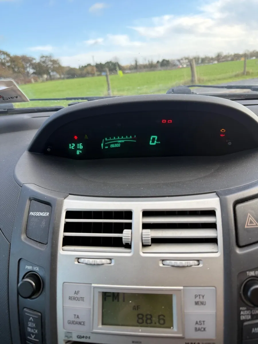 Toyota Yaris 2008 - Image 2