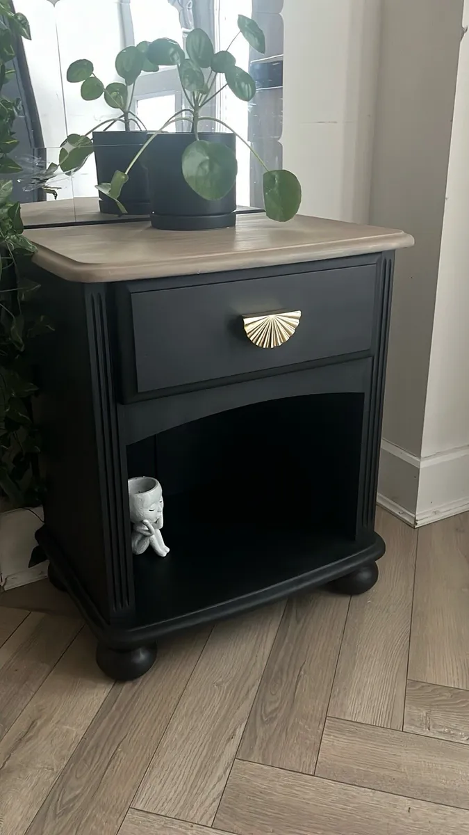 Stunning 🌟Professionally painted bedside locker - Image 1