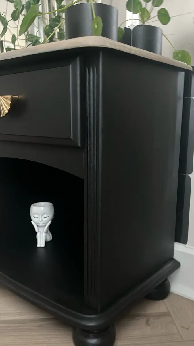 Stunning 🌟Professionally painted bedside locker - Image 3