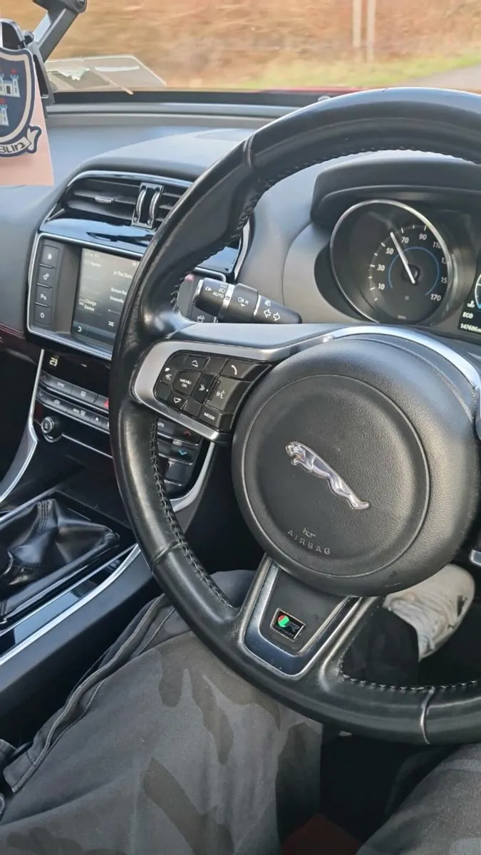 Jaguar XE - Image 4