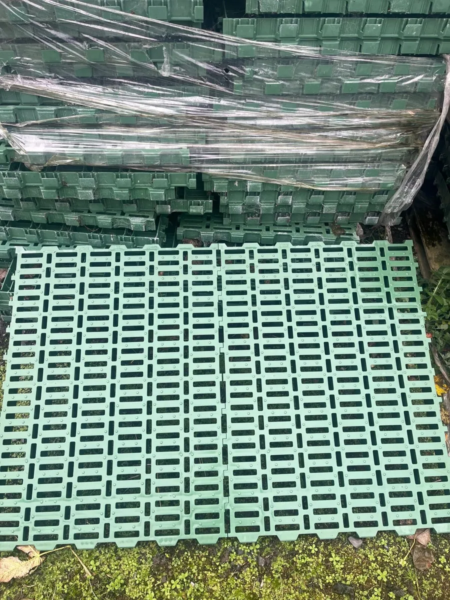Plastic sheep slats - Image 1