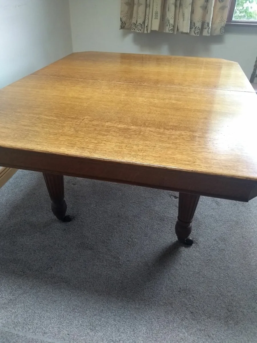SOLID OAK ANTIQUE TABLE - Image 3