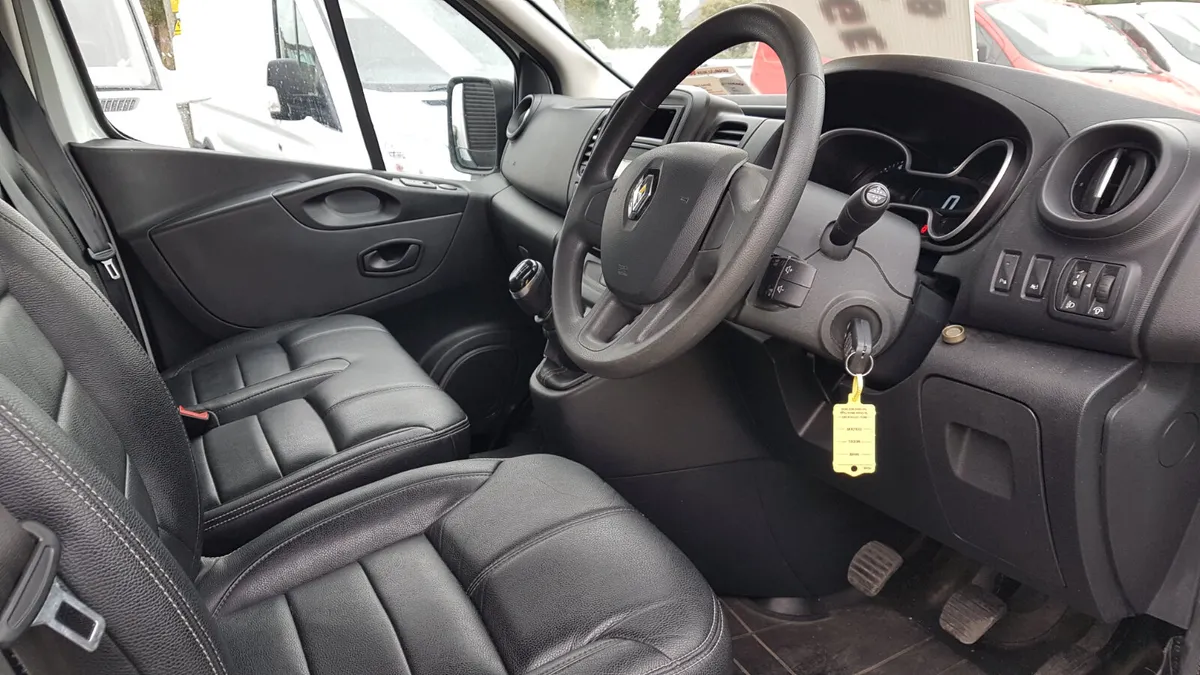 Renault Trafic 192D NEW MODEL 2.0LT 49KM VAT INVOI - Image 4