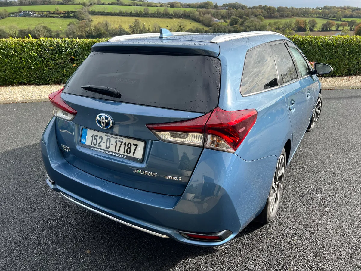2015 (152)Toyota Auris Hybrid Sports Touring 117KM - Image 3