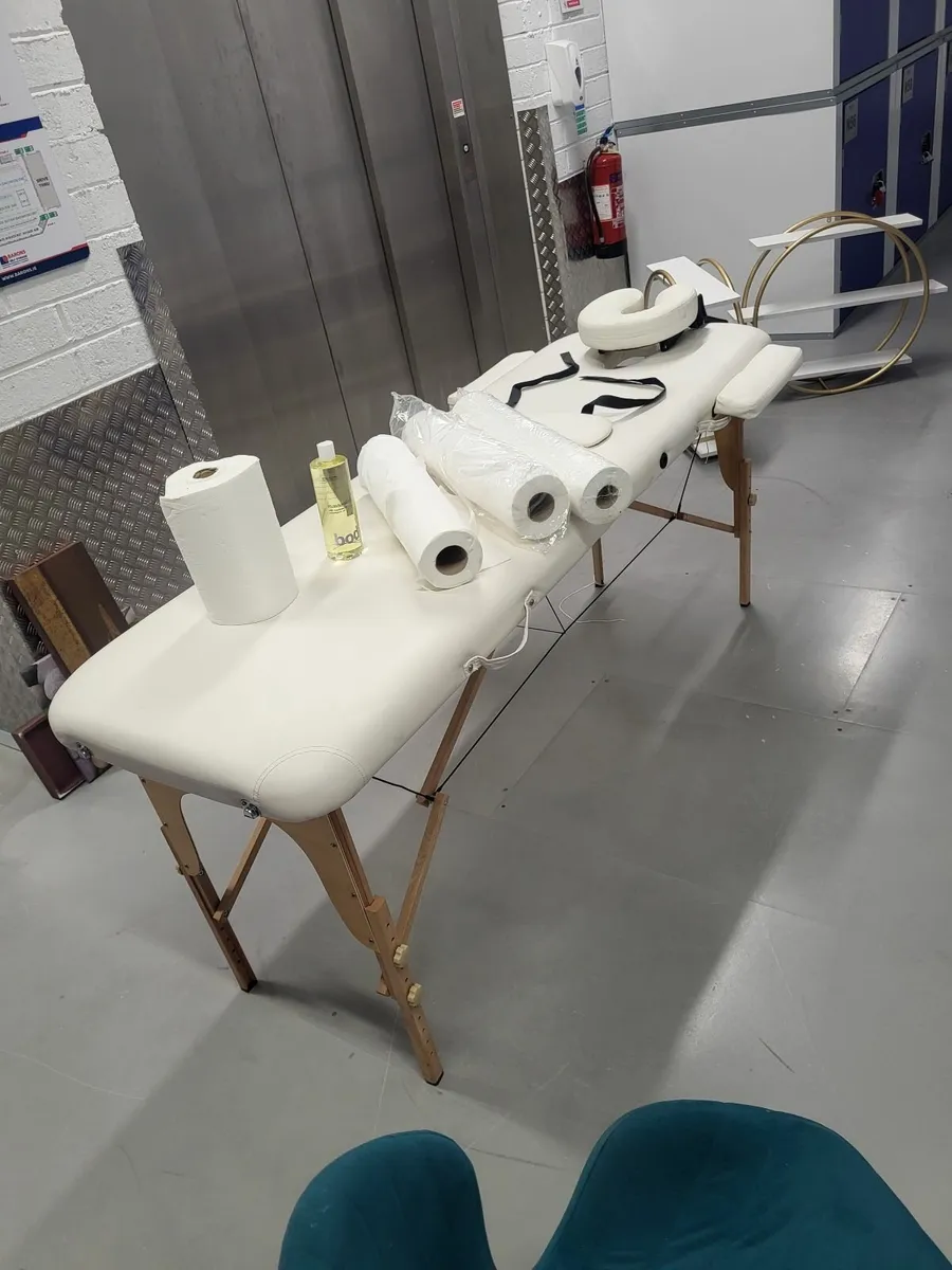 Nail and beauty salon fittings plus contents - Image 1