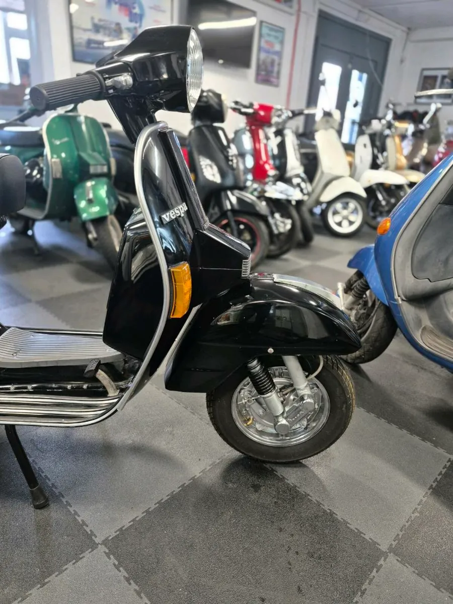 OFFER! Restored 1990 Vespa PX 125! - Image 4