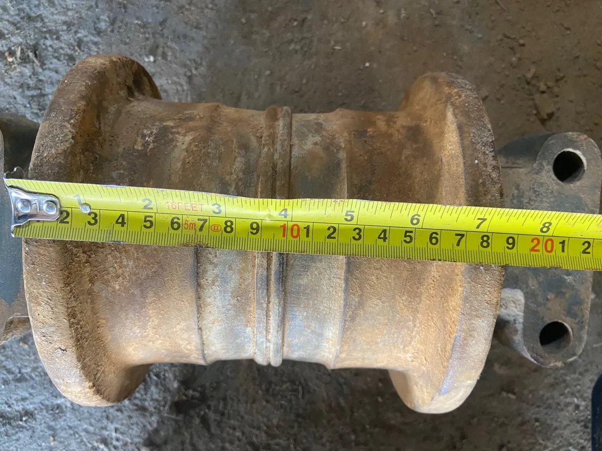 Hyundai digger used track rollers - Image 3