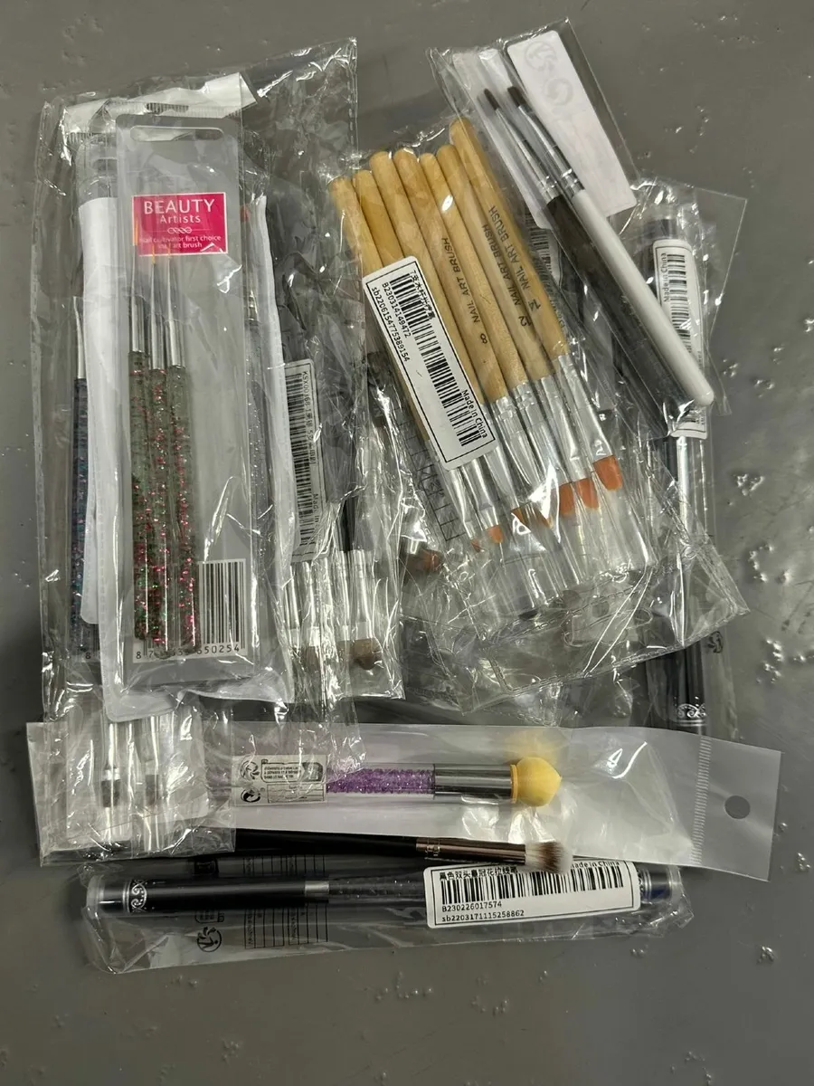 beauty salon fittings plus contents - Image 4