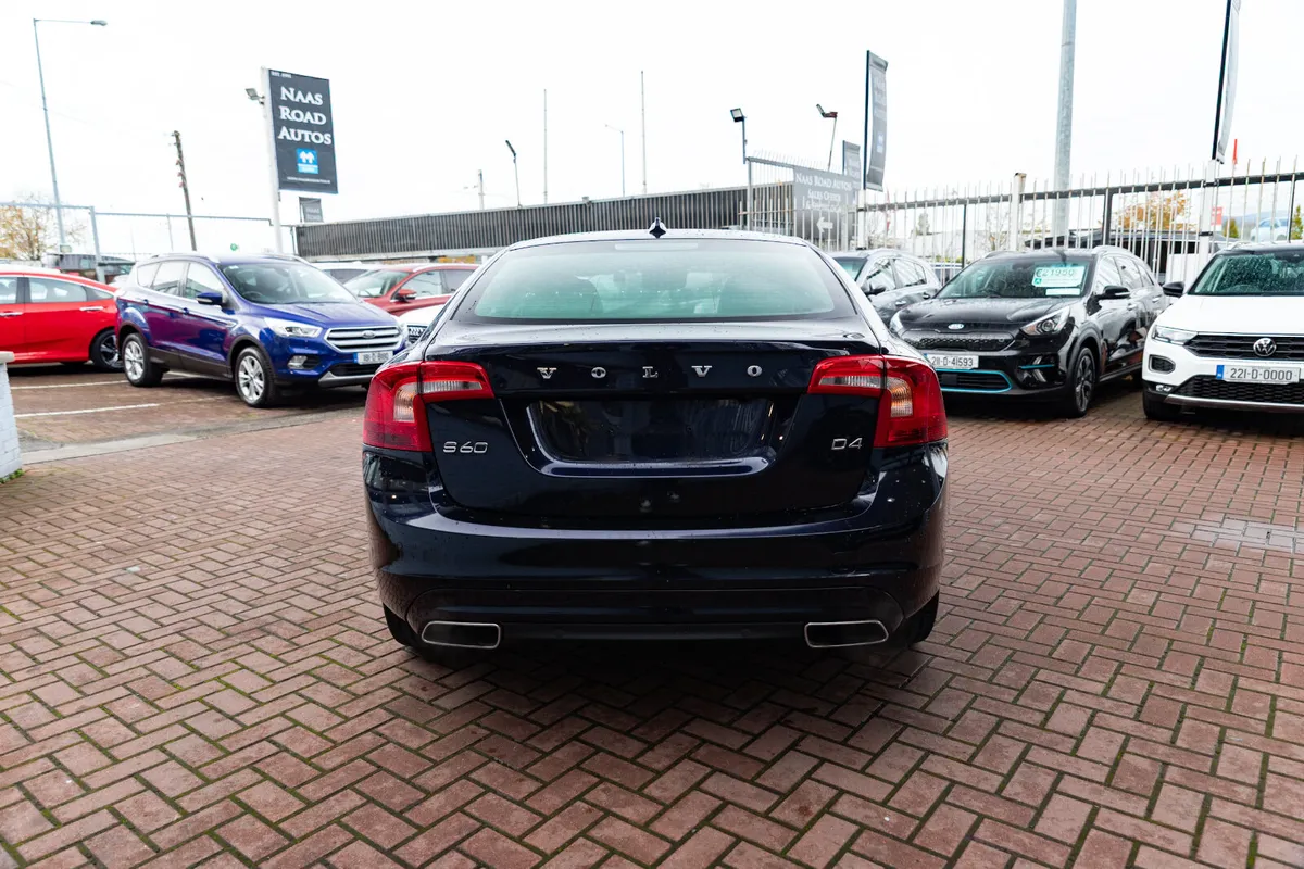 2.0D4 SE LUXURY 4DR SALOON AUTOMATIC // 1 OWNER WI - Image 4