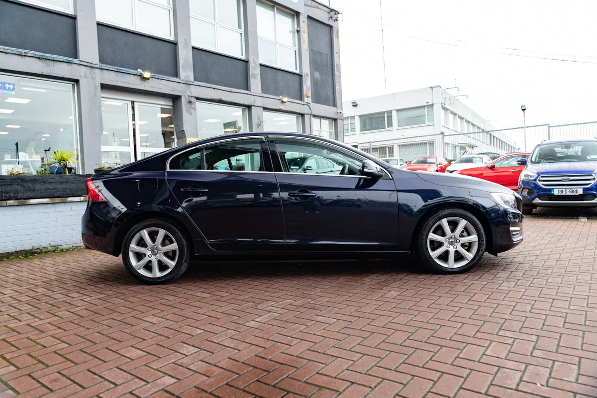 2.0D4 SE LUXURY 4DR SALOON AUTOMATIC // 1 OWNER WI - Image 2