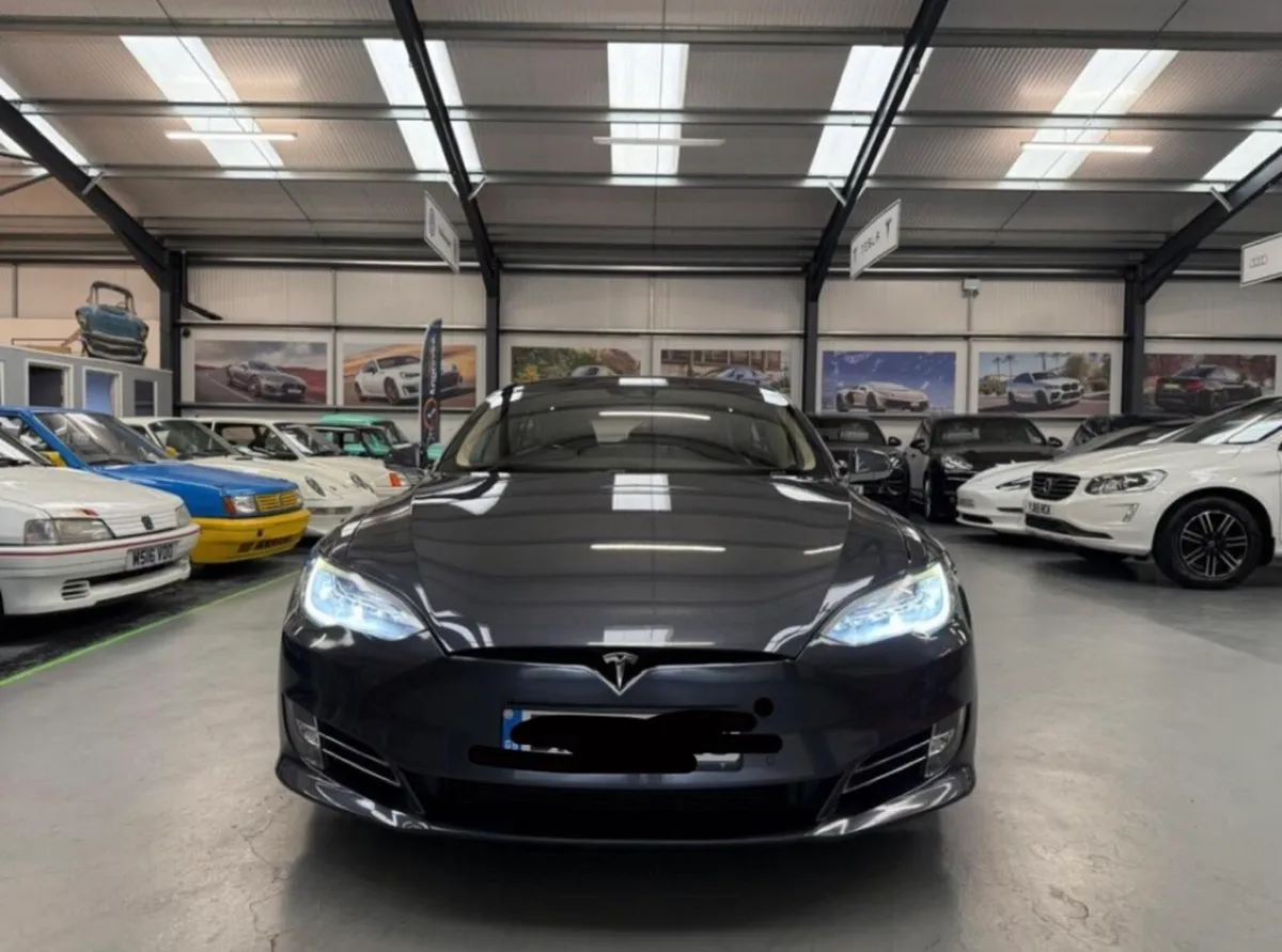 Tesla model S - Image 1