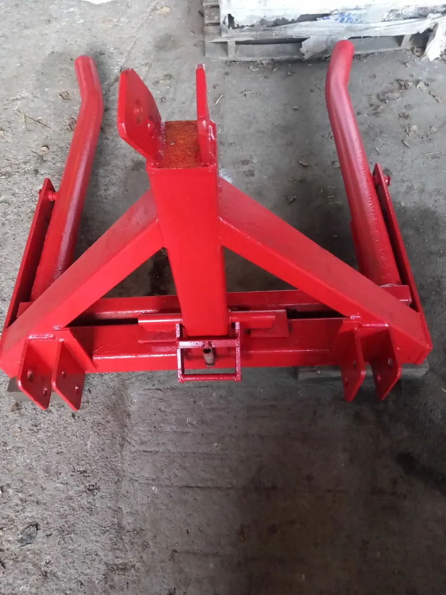 Bale lifter - Image 1
