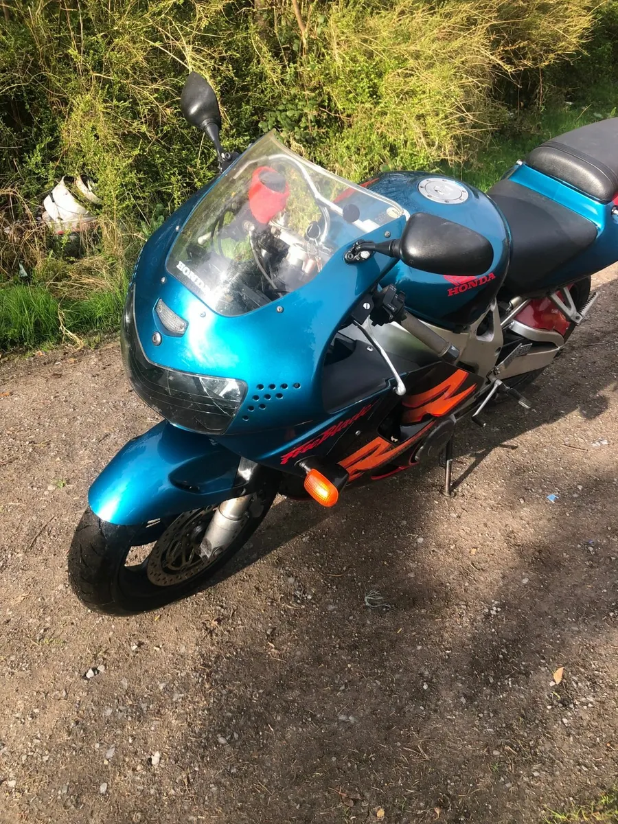 Honda CBR 900 RR 1999 - Image 2