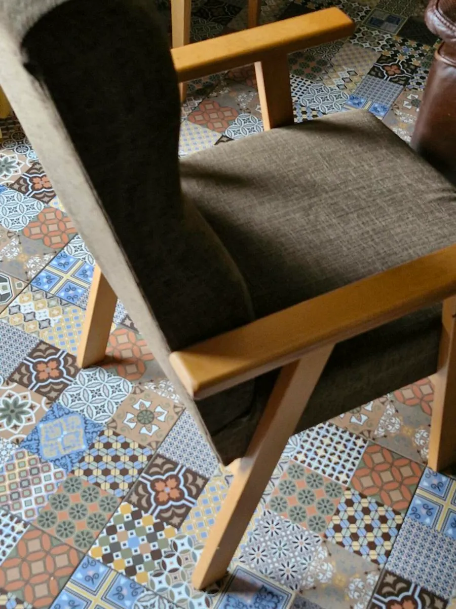 Fireside chair - Image 3