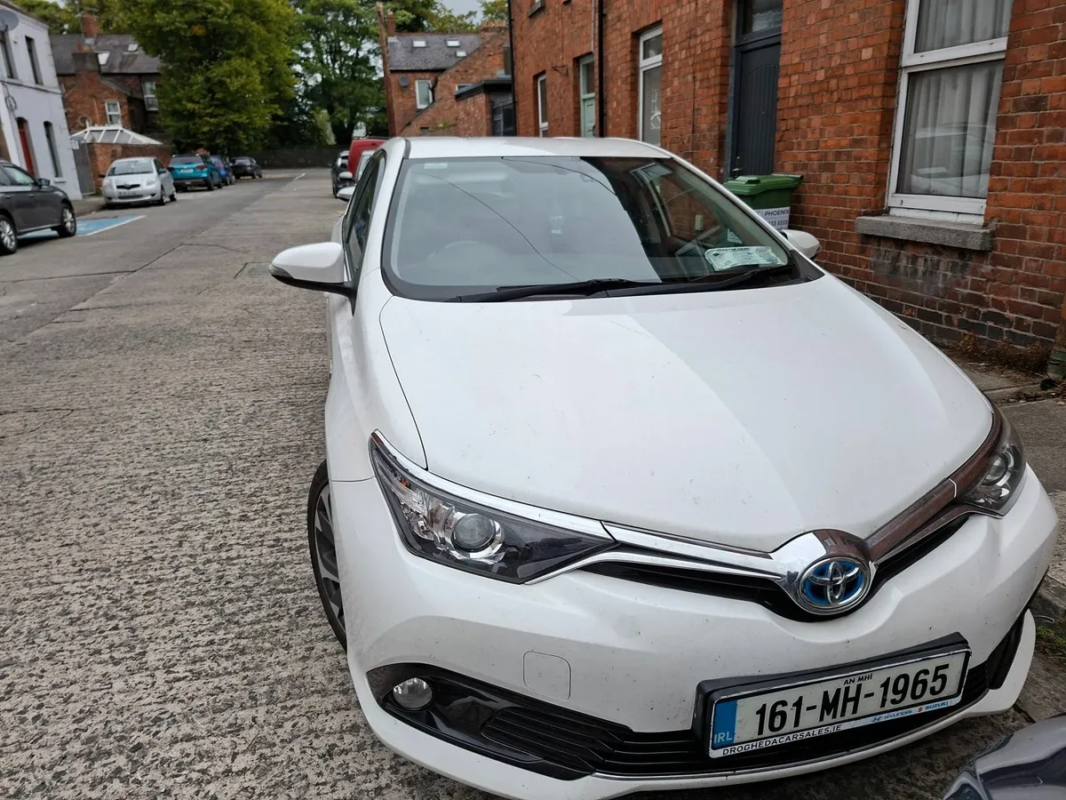 Toyota Auris 2016 - Image 2