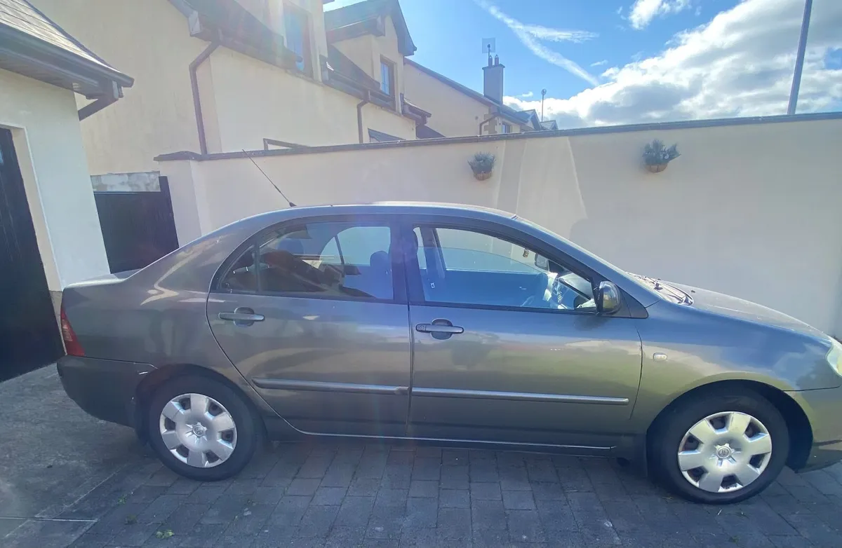 Toyota Corolla 2005 - Image 2