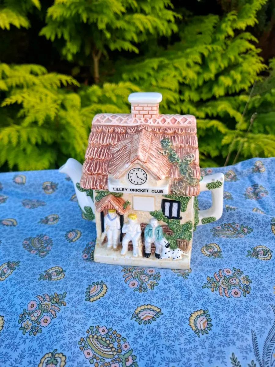 By post only house novelty tea pot - Image 1